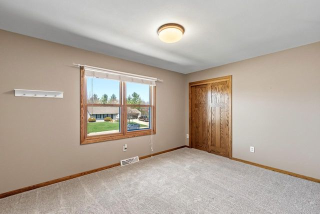 N108W17031 Hawthorne DRIVE, Germantown, WI 53022