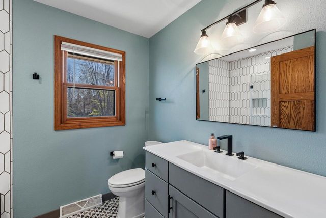 N108W17031 Hawthorne DRIVE, Germantown, WI 53022