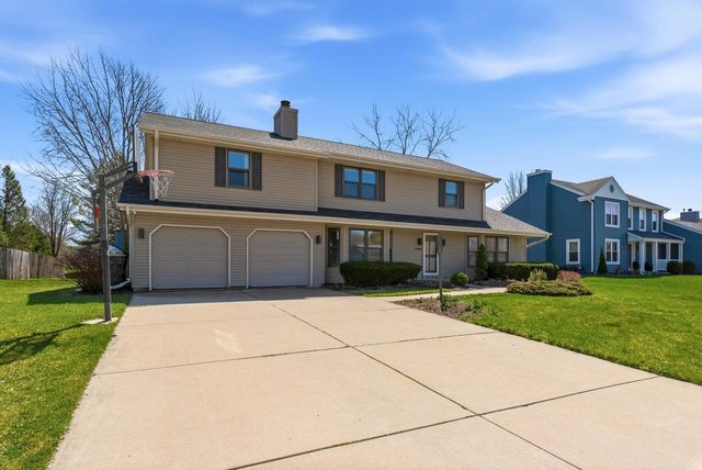 N108W17031 Hawthorne DRIVE, Germantown, WI 53022