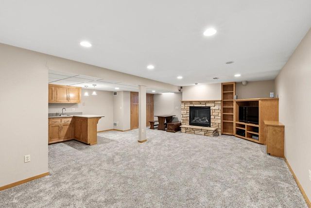 N108W17031 Hawthorne DRIVE, Germantown, WI 53022