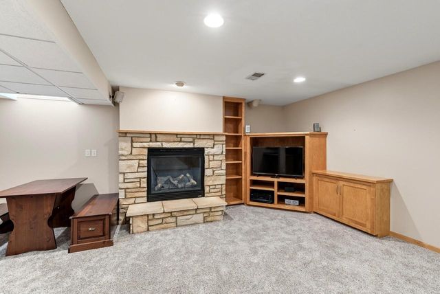 N108W17031 Hawthorne DRIVE, Germantown, WI 53022