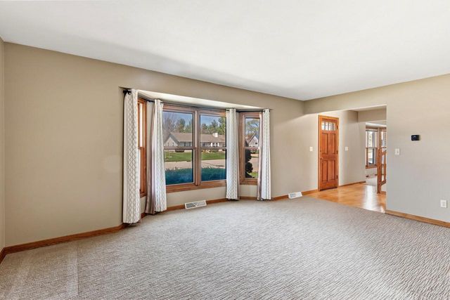 N108W17031 Hawthorne DRIVE, Germantown, WI 53022