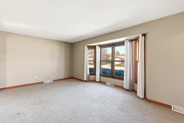 N108W17031 Hawthorne DRIVE, Germantown, WI 53022