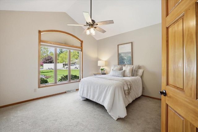 W280N8120 Black Diamond COURT, Hartland, WI 53029