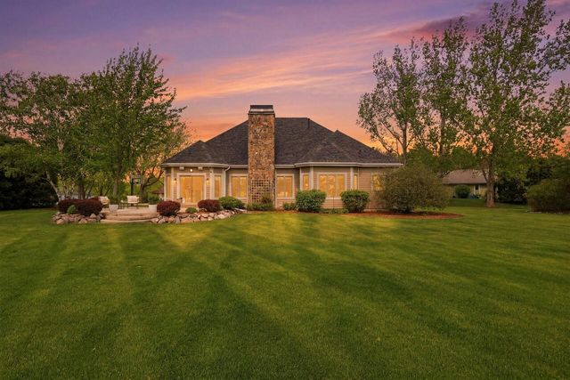 W280N8120 Black Diamond COURT, Hartland, WI 53029