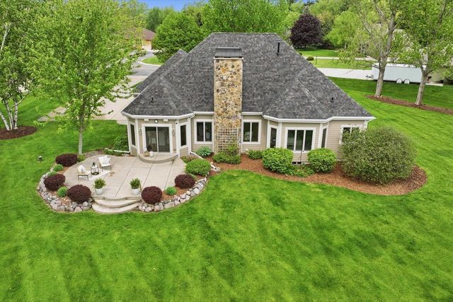 W280N8120 Black Diamond COURT, Hartland, WI 53029