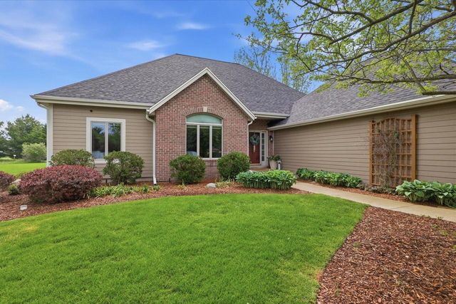 W280N8120 Black Diamond COURT, Hartland, WI 53029