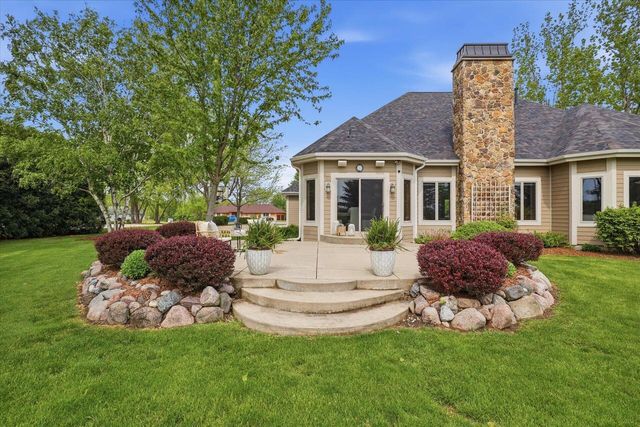 W280N8120 Black Diamond COURT, Hartland, WI 53029
