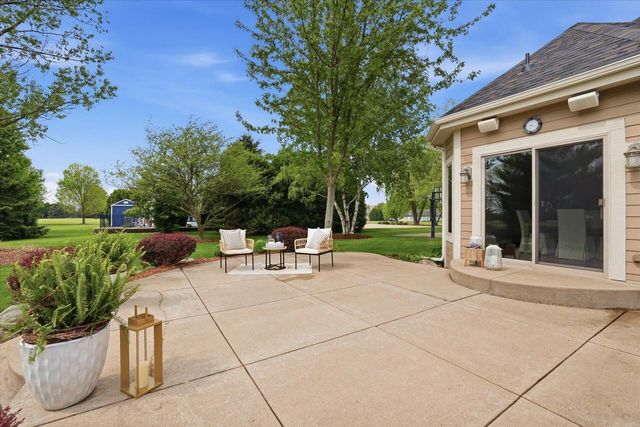 W280N8120 Black Diamond COURT, Hartland, WI 53029