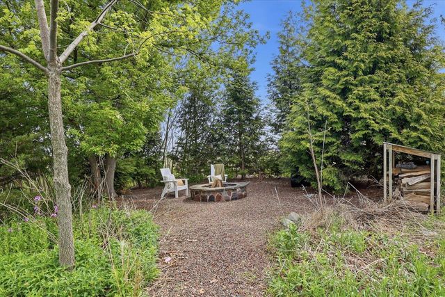 W280N8120 Black Diamond COURT, Hartland, WI 53029