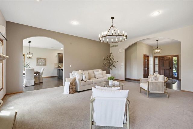W280N8120 Black Diamond COURT, Hartland, WI 53029