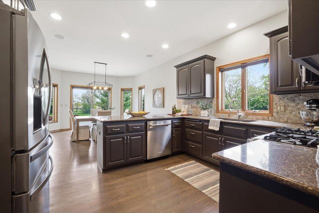 W280N8120 Black Diamond COURT, Hartland, WI 53029