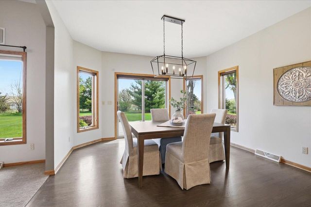W280N8120 Black Diamond COURT, Hartland, WI 53029