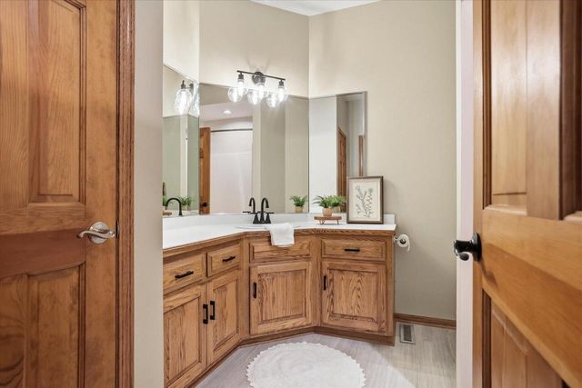 W280N8120 Black Diamond COURT, Hartland, WI 53029
