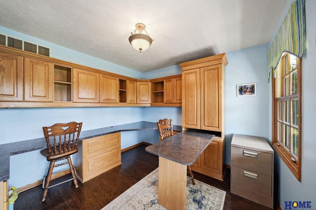 1100 Gailyn Circle, Lincoln, NE 68523