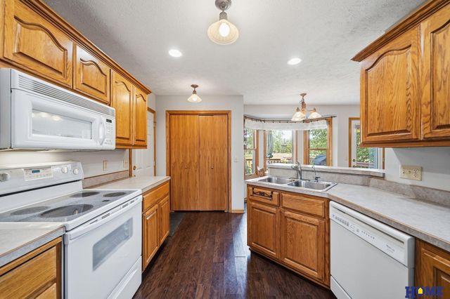 1100 Gailyn Circle, Lincoln, NE 68523