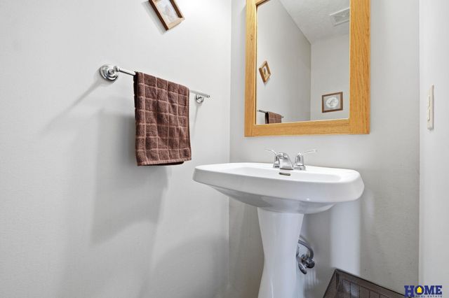 1100 Gailyn Circle, Lincoln, NE 68523