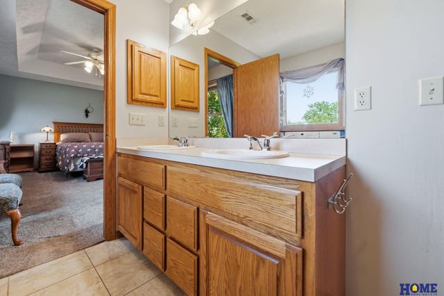1100 Gailyn Circle, Lincoln, NE 68523