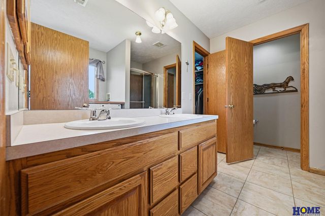 1100 Gailyn Circle, Lincoln, NE 68523