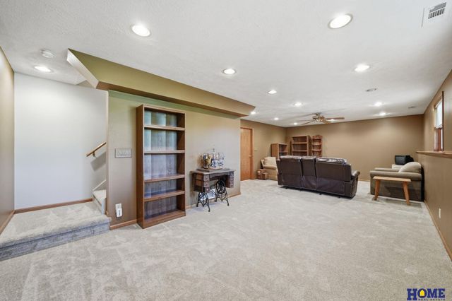 1100 Gailyn Circle, Lincoln, NE 68523