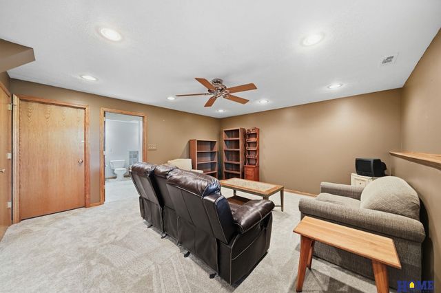 1100 Gailyn Circle, Lincoln, NE 68523