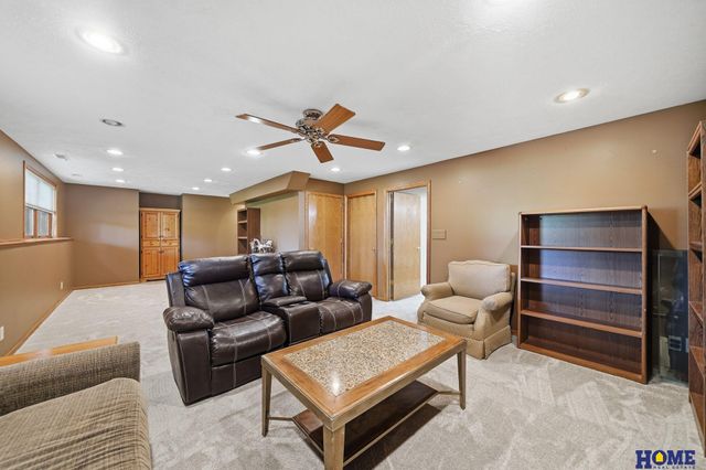 1100 Gailyn Circle, Lincoln, NE 68523
