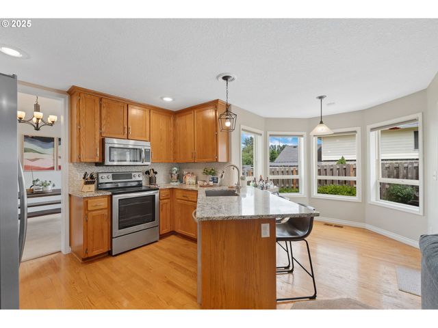 2326 Se ROBIN Ln, Gresham, OR 97080