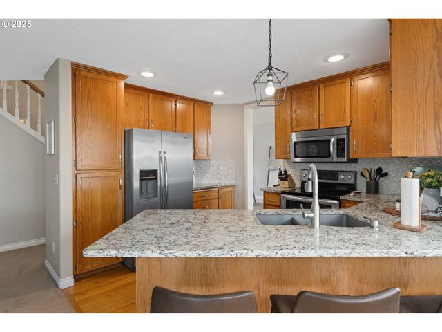 2326 Se ROBIN Ln, Gresham, OR 97080