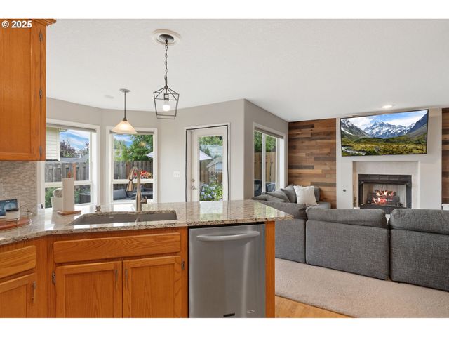 2326 Se ROBIN Ln, Gresham, OR 97080