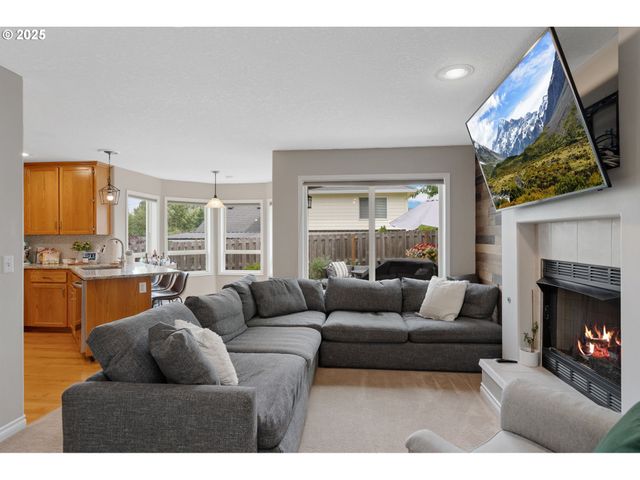 2326 Se ROBIN Ln, Gresham, OR 97080