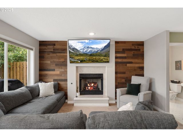 2326 Se ROBIN Ln, Gresham, OR 97080