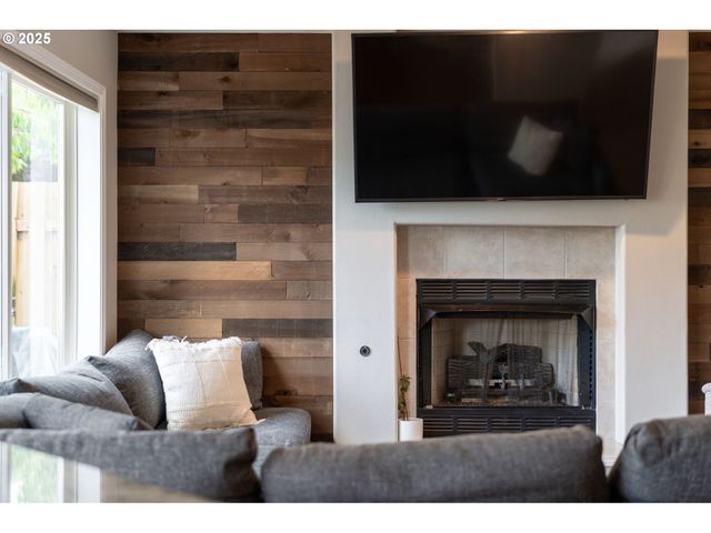 2326 Se ROBIN Ln, Gresham, OR 97080