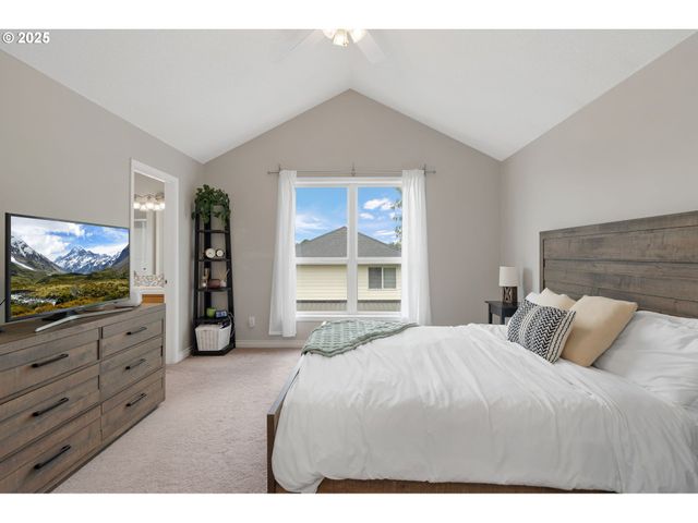 2326 Se ROBIN Ln, Gresham, OR 97080
