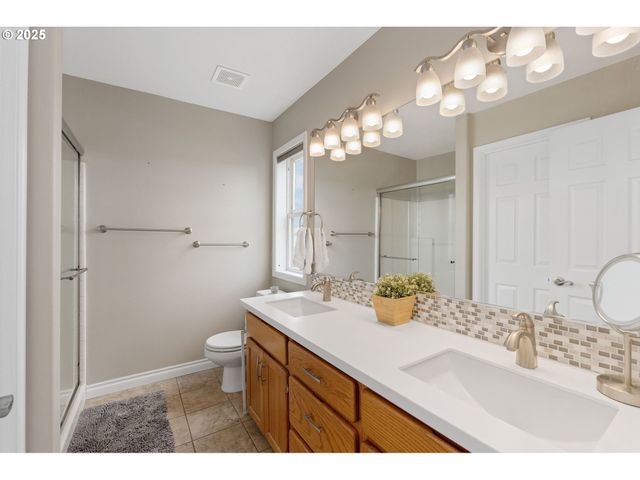 2326 Se ROBIN Ln, Gresham, OR 97080