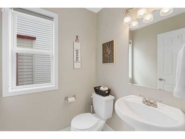 2326 Se ROBIN Ln, Gresham, OR 97080