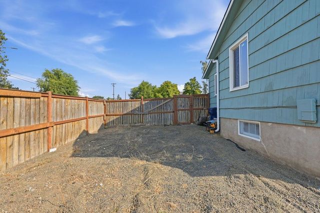 2527 W Lacrosse Ave, Spokane, WA 99205