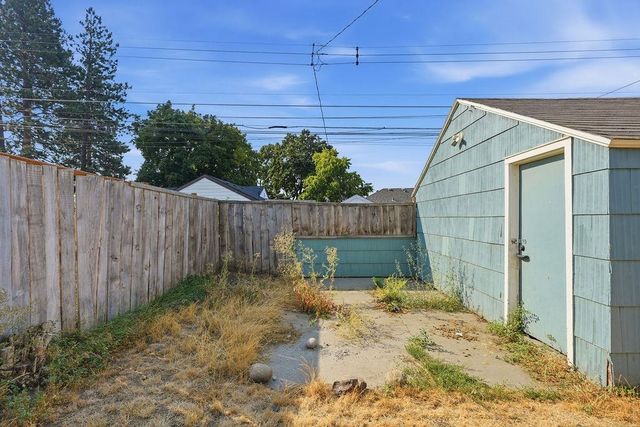 2527 W Lacrosse Ave, Spokane, WA 99205