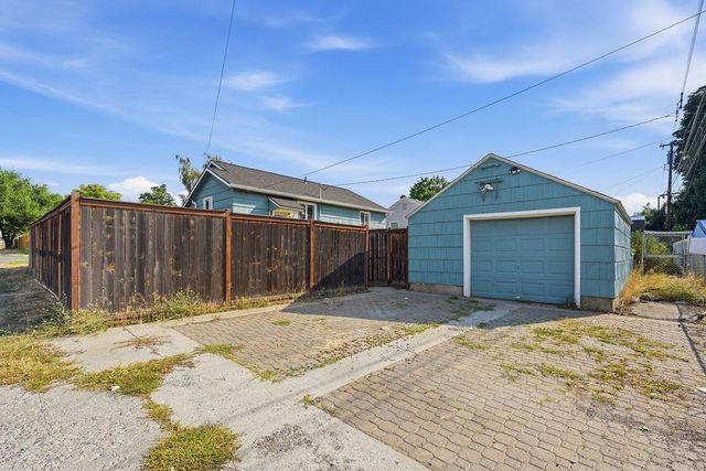 2527 W Lacrosse Ave, Spokane, WA 99205