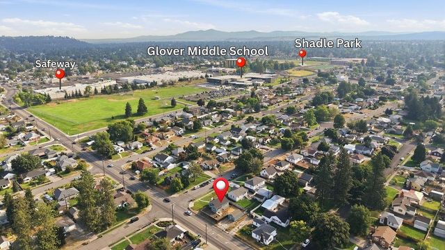 2527 W Lacrosse Ave, Spokane, WA 99205