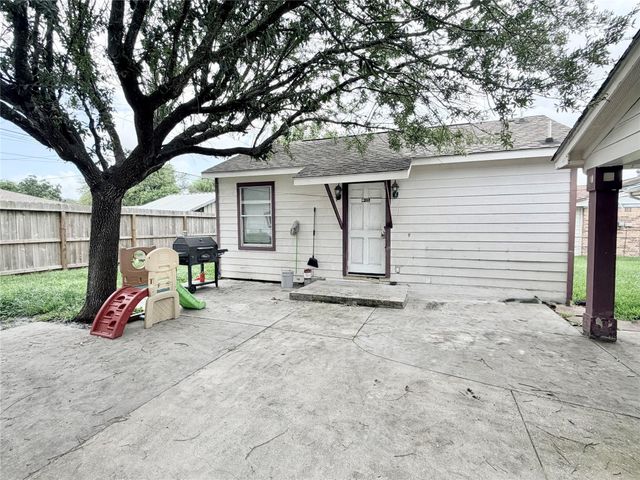 1322 Saddle Rock Drive, Houston, TX 77088