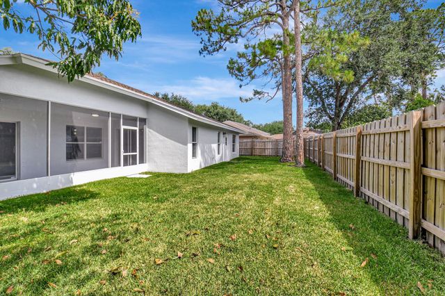 915 Sunflower Avenue, Delray Beach, FL 33445