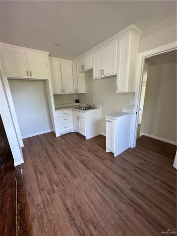 210 E Cleveland Avenue, Harlingen, TX 78550