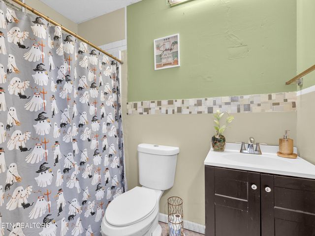 6409 NW Shrewsbury Drive, Knoxville, TN 37921