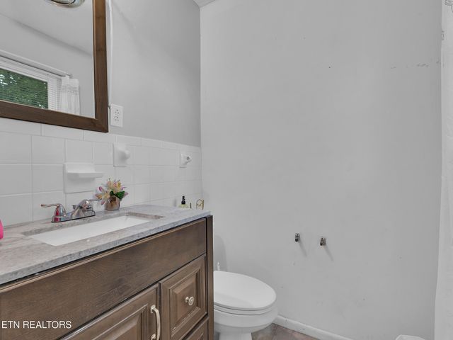 6409 NW Shrewsbury Drive, Knoxville, TN 37921