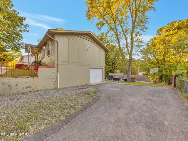 6409 NW Shrewsbury Drive, Knoxville, TN 37921