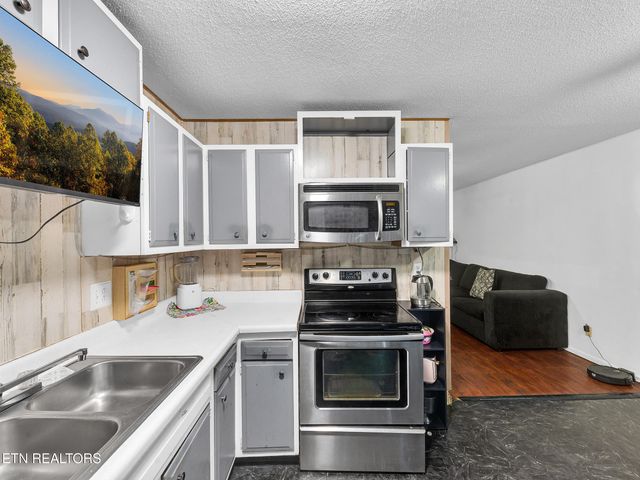 6409 NW Shrewsbury Drive, Knoxville, TN 37921