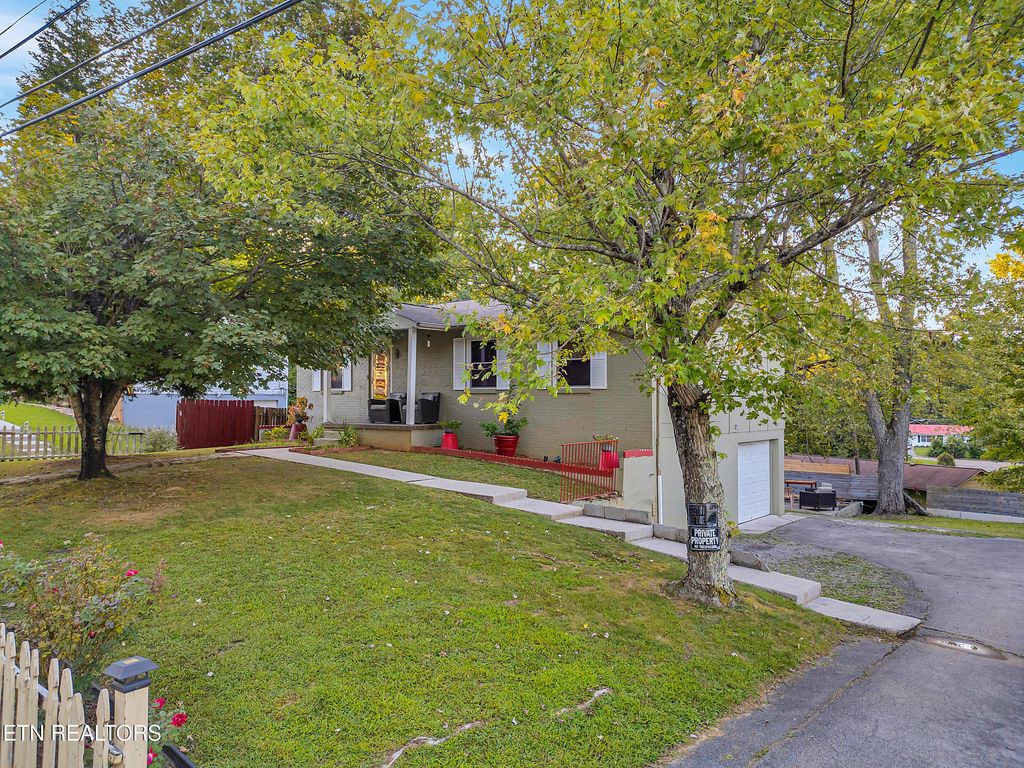 6409 NW Shrewsbury Drive, Knoxville, TN 37921