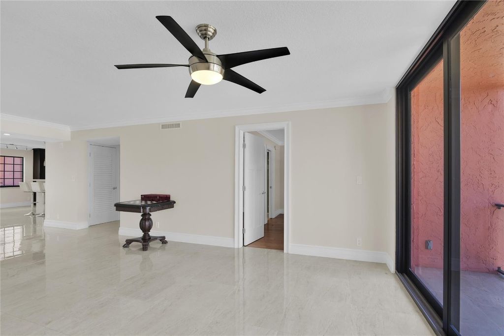 Image 11 of property listing at 250 E Royal Palm Road 2A, Boca Raton, FL 33432