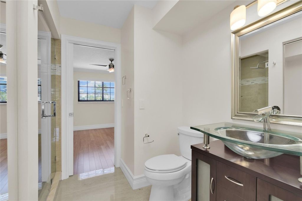 Image 14 of property listing at 250 E Royal Palm Road 2A, Boca Raton, FL 33432