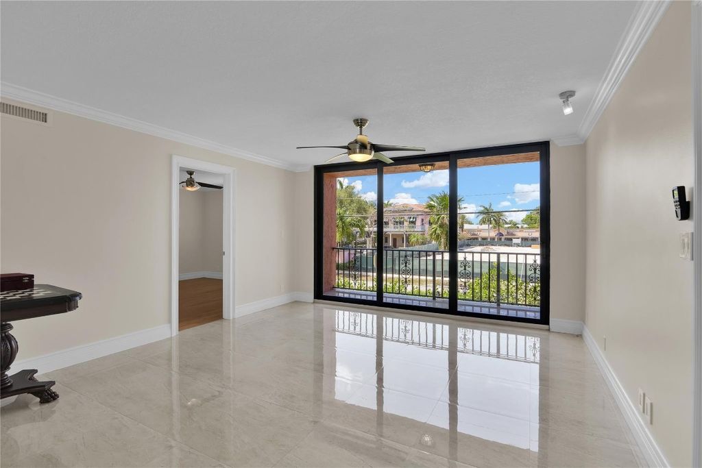 Image 9 of property listing at 250 E Royal Palm Road 2A, Boca Raton, FL 33432